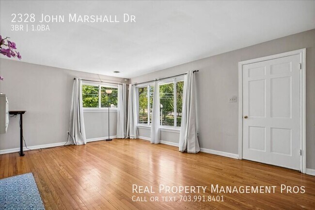 Photo - 2328 John Marshall Dr