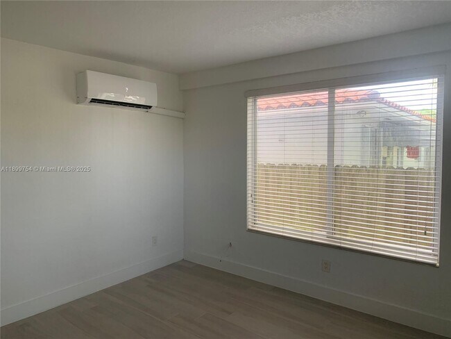 Photo - 712 SW 56th Ave Unit 3