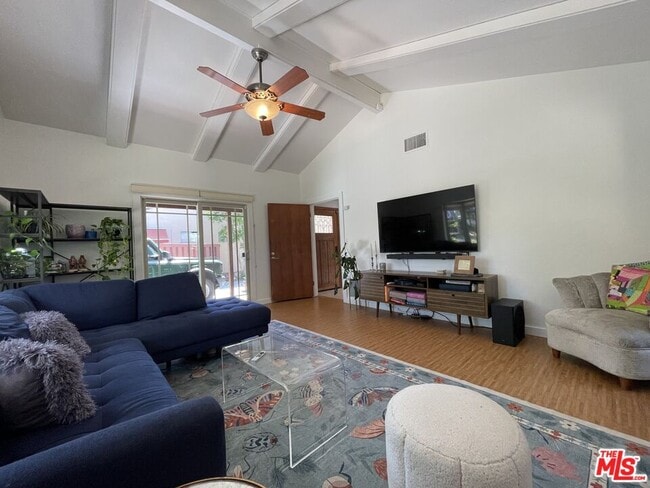 Photo - 448 W 10th St