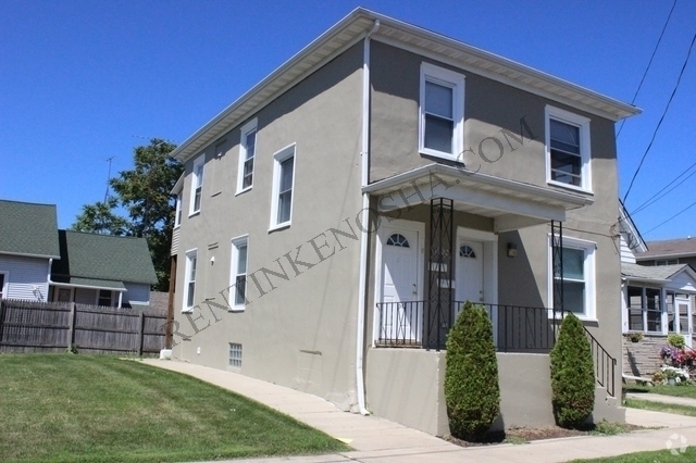 Building Photo - 1922 61st St Unit Upper Rental