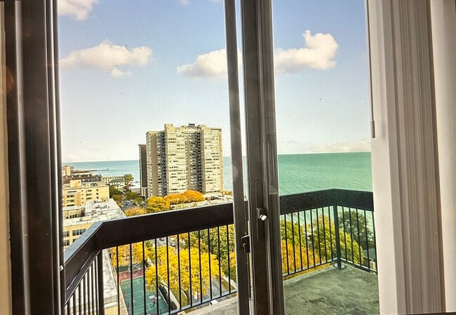 Photo - 6166 N Sheridan Rd