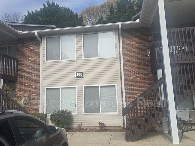 Photo - 308 Westbrook Ct