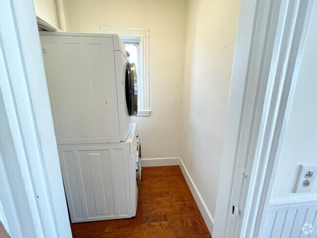 Building Photo - 19 Eastman St Unit 3 Rental