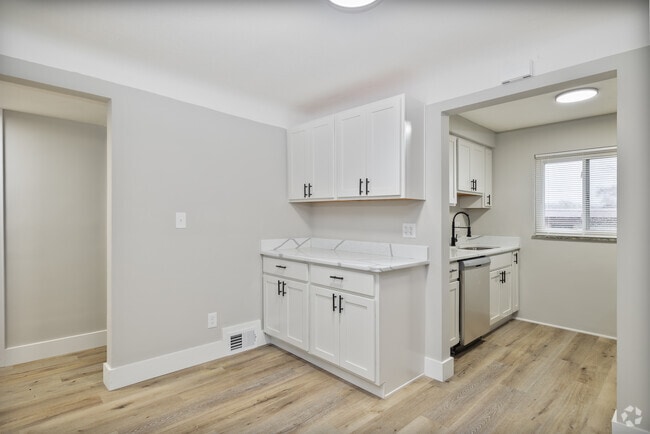 2BR, 1BA - 975SF - Dining Room