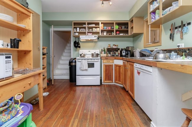 Photo - 639 Prideaux St