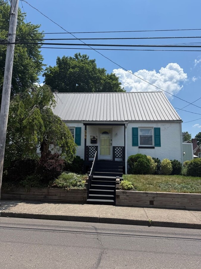 Spacious 3-bedroom, 1-bath home available for rent! - Spacious 3-bedroom, 1-bath home available for rent!