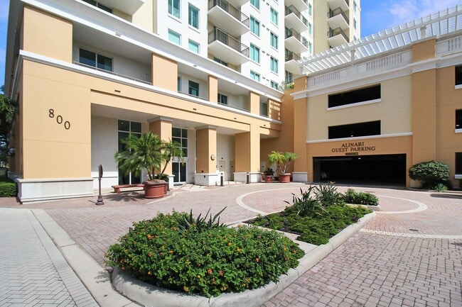 Photo - 800 N Tamiami Trl