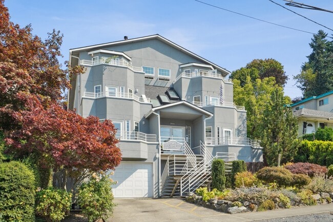 Building Photo - 3622 14th Ave W Unit 201