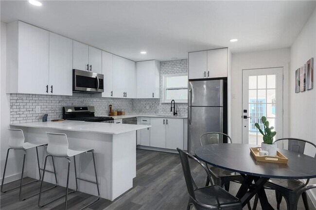 Photo - 3X2 Gorgeous West Campus Duplex Unit Unidad #B