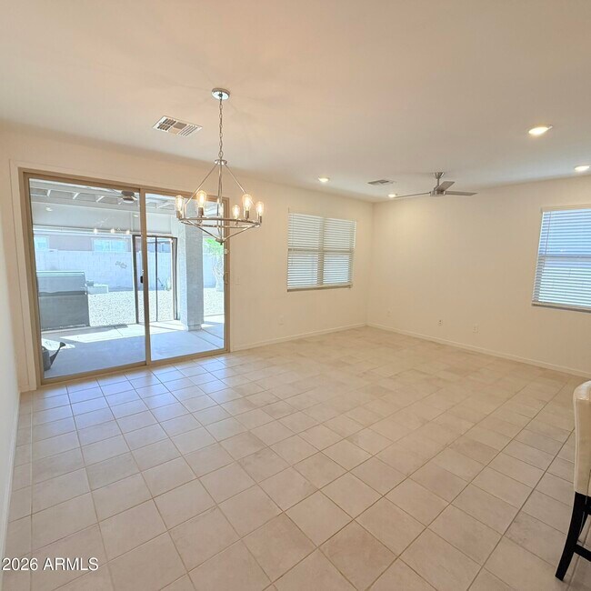 41575 W Saguaro Dr
