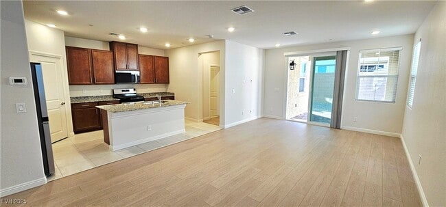 Building Photo - 2755 Tricase St