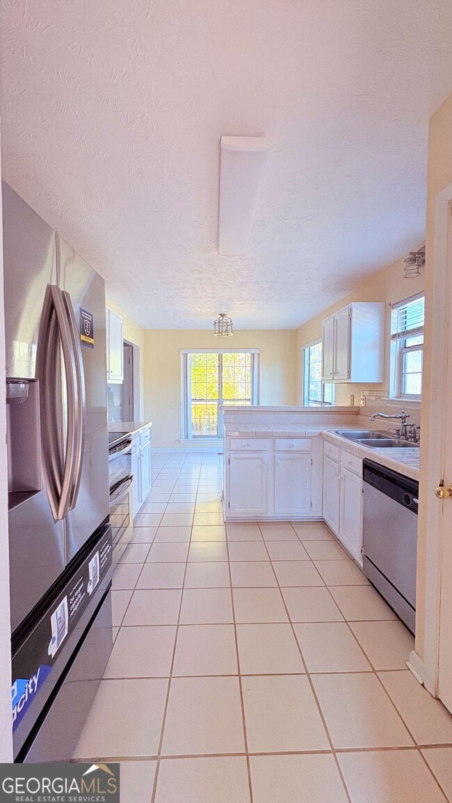 Photo - 221 Heathrow Dr