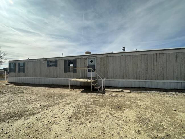 3 Bedroom 2 Bathroom trailer available to ... - 3 Bedroom 2 Bathroom trailer available to ... House