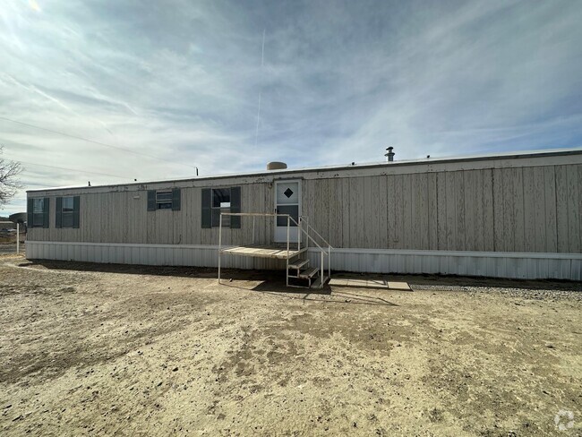 Building Photo - 3 Bedroom 2 Bathroom trailer available to ... Rental