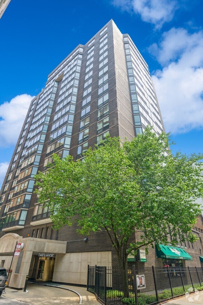 Building Photo - 21 W Goethe St Rental
