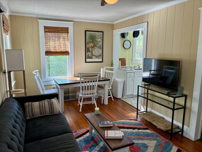 Vista de la sala de estar1 - 3920 Wrightsville Ave Unidad 3920 A