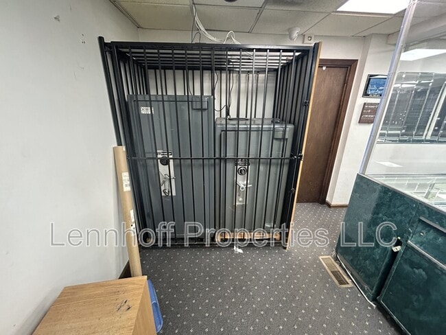 Photo - 692 Middlesex St