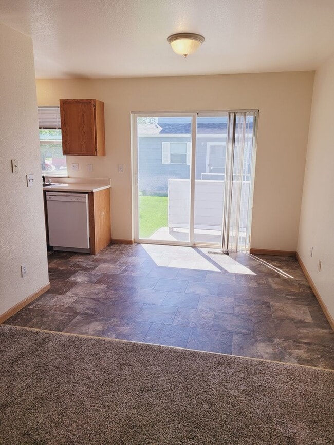 Photo - Bright & Convenient Townhouse Living!
