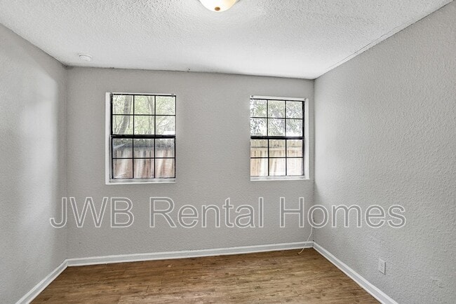 Photo - 1491 W 5th St