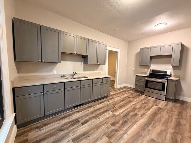 Building Photo - 1035 1st Ave S Unit = 1E