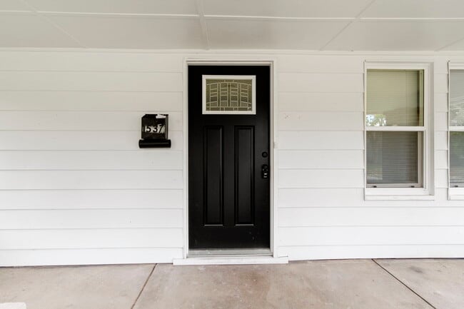 Photo - 1537 E Legrande Ave