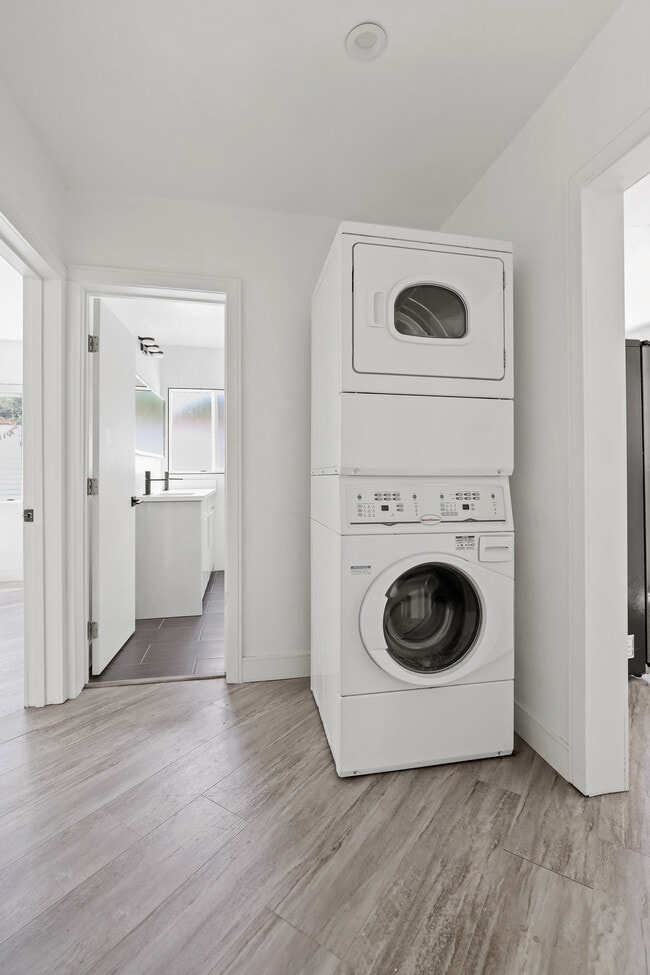 UNIT 1486 available on 9/10/25 - 1486 Silver Lake Blvd.