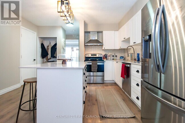 Photo - 120 Centre St