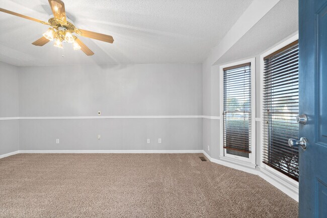 Photo - 3737 Heather Dr