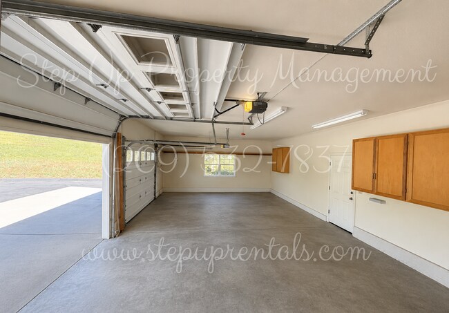 Photo - Spacious Curtis Creek Ranch Home in a Quiet Cul-de-Sac with Large Garage & Private Outdoor Space