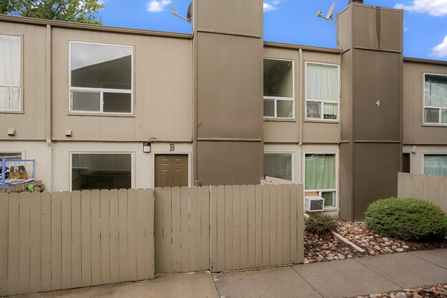 Photo - 2-Bed Townhome with Patio - Community Pool Unidad 4B