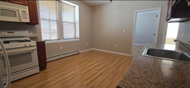 Building Photo - 18 E 17th St