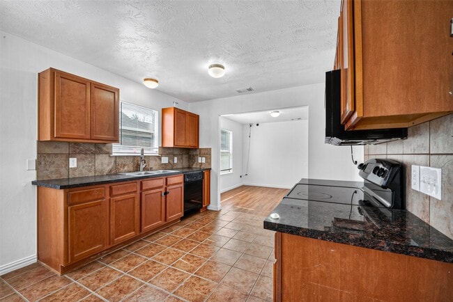 Photo - 4403 Sprangletop Ave