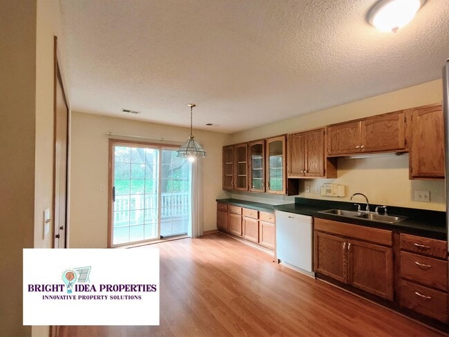 Photo - 380 Gironde Ct