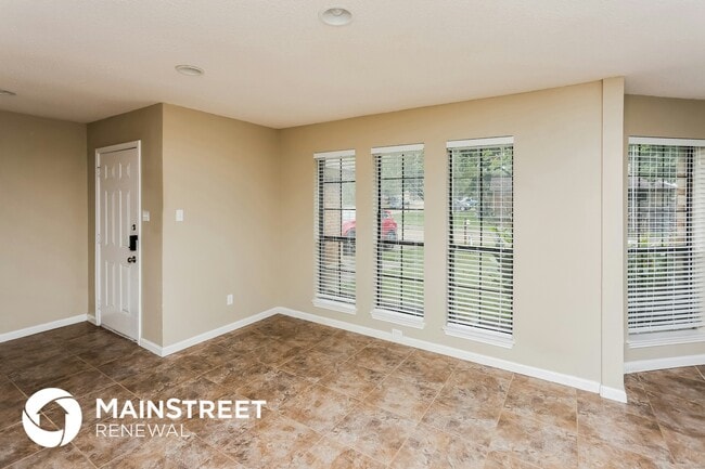 Photo - 4902 Waxwing Dr