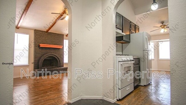 Photo - 2100 Robert Wynn St
