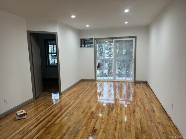 Photo - 104-60 48th Ave