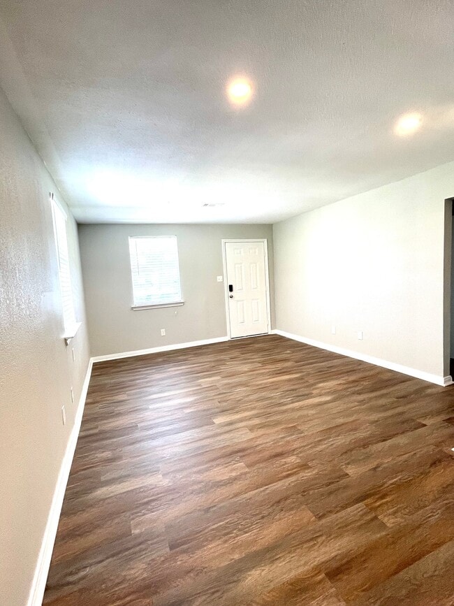 Photo - 2618 Rosalee St