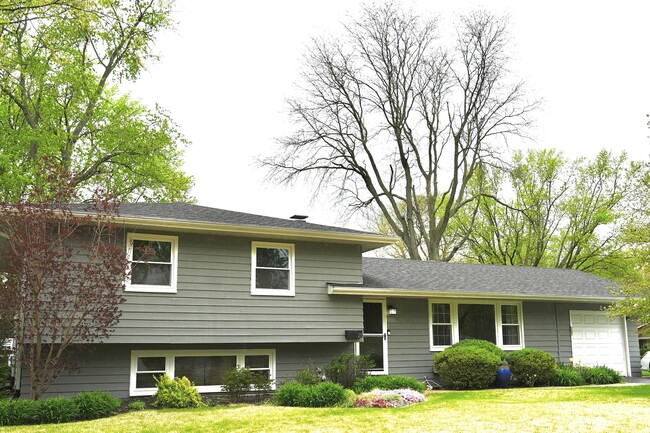 Photo - 211 Sandalwood Dr House