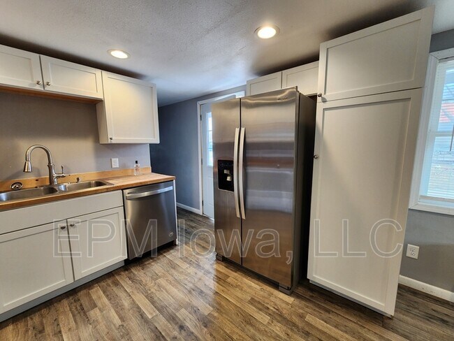 Photo - 609 1st St W