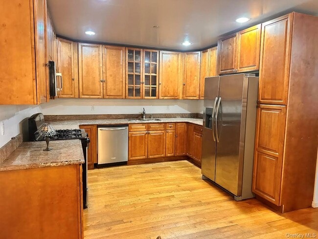 Building Photo - 140-62 Burden Crescent Unit 3A Rental