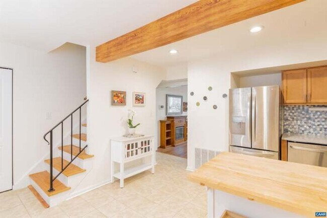 Building Photo - 3BR End-Unit Townhome with Outdoor Oasis –...