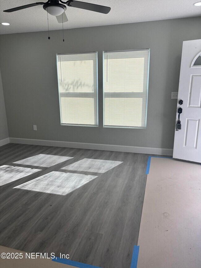 Photo - 1963 W 4th St