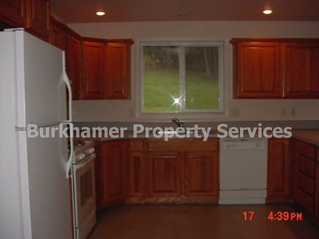 Photo - 535 N River St