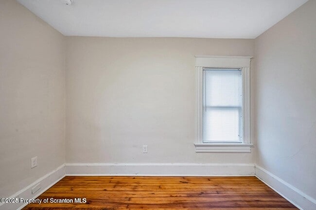 Photo - 811 Grandview St