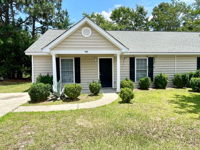 Building Photo - Lexington Rental