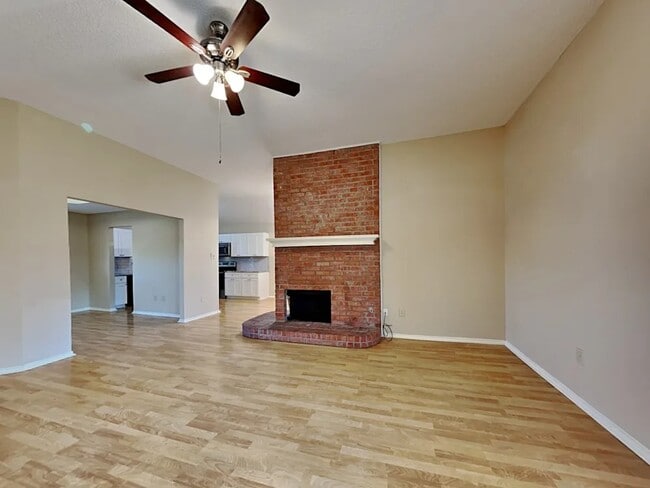 Photo - 922 Teakwood Ln