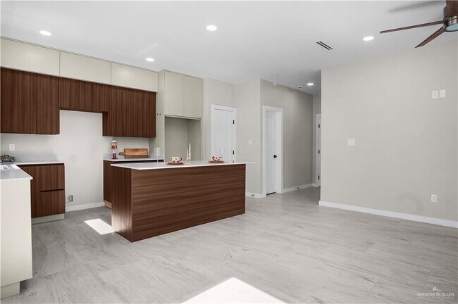 Photo - 30 Corales St