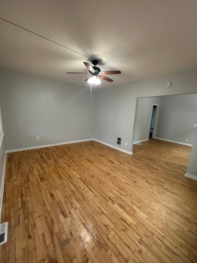 Photo - 40 Moulson St Unit 40 Moulson St