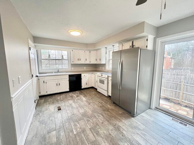 Photo - 83 Derryfield Ct