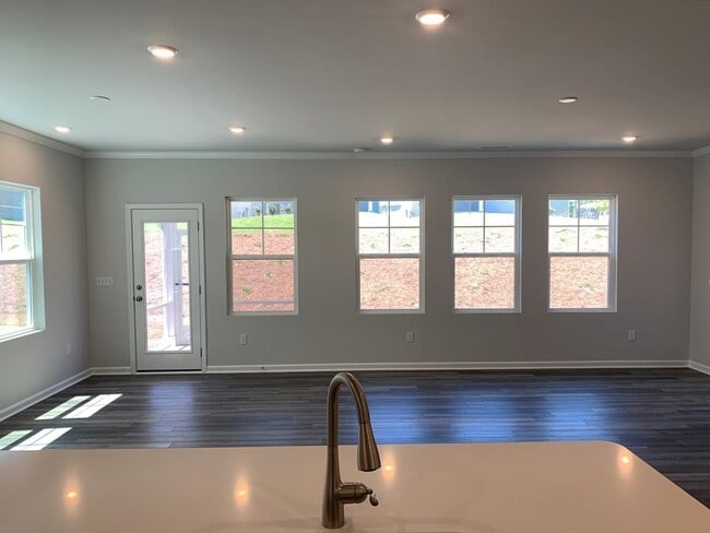 Photo - 139 Iris Dr